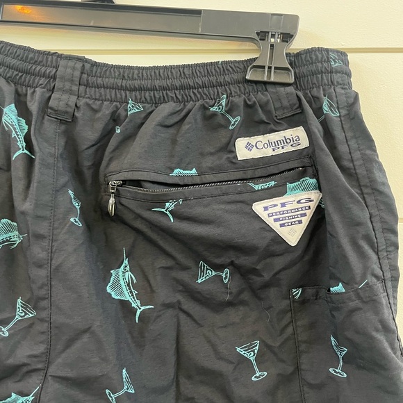 Columbia Black and Green Swim Trunks Lightweight Casual Fit - Picture 4 of 6